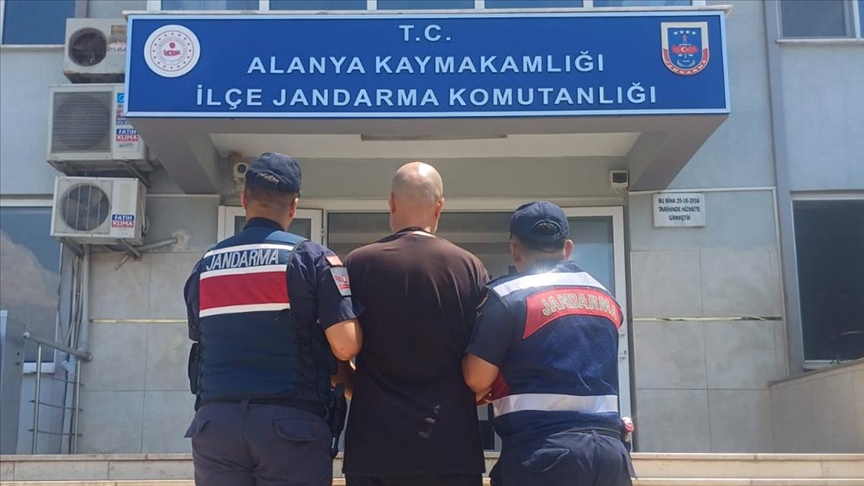 Interpol'ün kırmızı bültenle aradığı Rus uyruklu kişi Alanya'da yakalandı