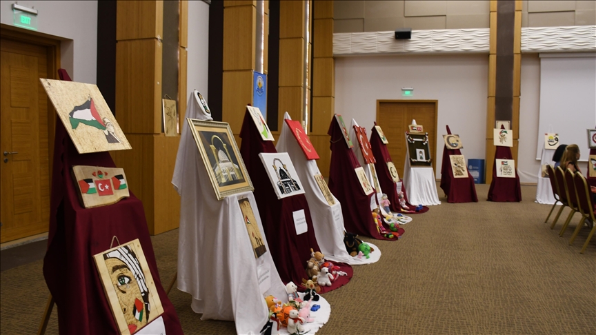 Turkish students present ‘Gaza in My Heart’ handicrafts exhibition