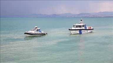 "Van Denizi"nin cankurtaranı polisler