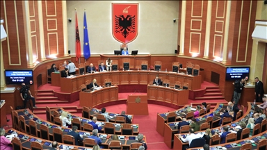 Shqipëria miraton "Deklaratën për forcimin e bashkëpunimit me Greqinë dhe heqjen e ligjit të luftës”