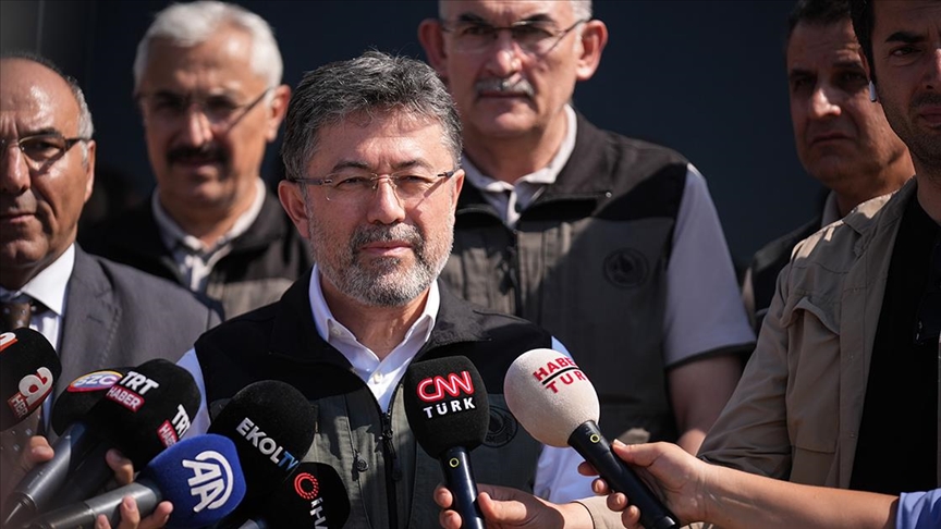 Bakan Yumaklı: Dün çıkan üst risk grubunda tanımladığımız 9 yangının tamamı kontrol altına alındı