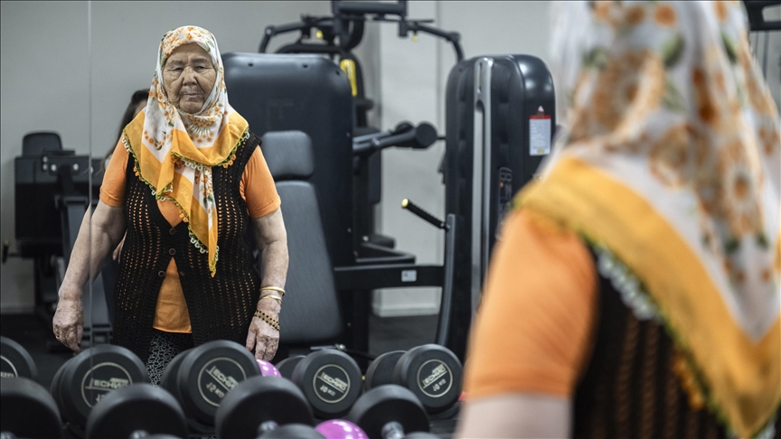 Parkinson hastası 84 yaşındaki kadın tedavisinde sporla ilerleme kaydetti