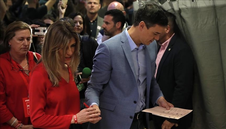 Spanish premier’s wife refuses to answer questions in corruption probe Spanish premier’s wife refuses to answer questions in corruption probe