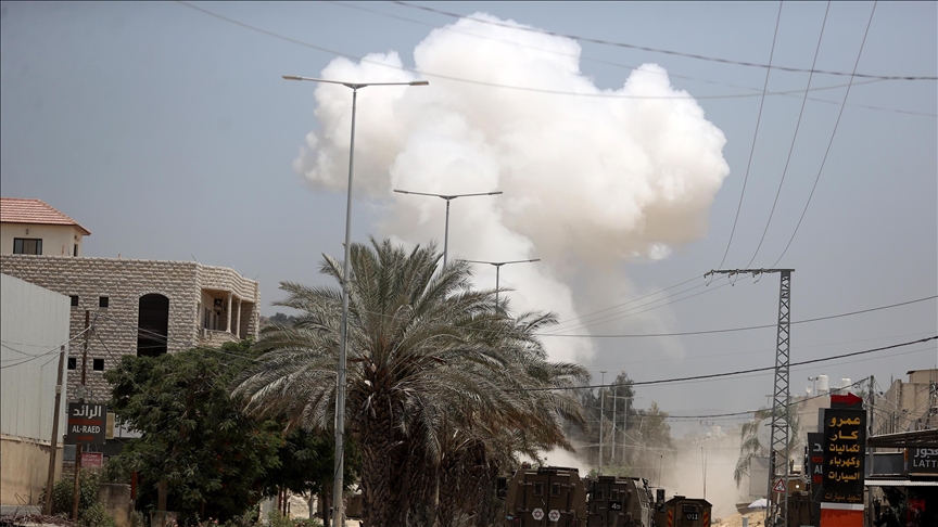 İsrail askerleri ile Filistin topraklarını gasbeden İsrailliler, Batı Şeria'da Filistinlilere saldırdı