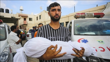 غزة.. ارتفاع عدد قتلى قصف منزلين في النصيرات إلى 12