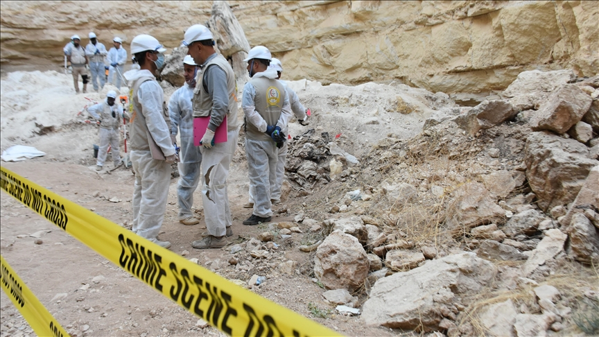 Iraqi Turkmen await recovery of relatives’ bodies from Daesh/ISIS mass grave in Mosul Iraqi Turkmen await recovery of relatives’ bodies from Daesh/ISIS mass grave in Mosul