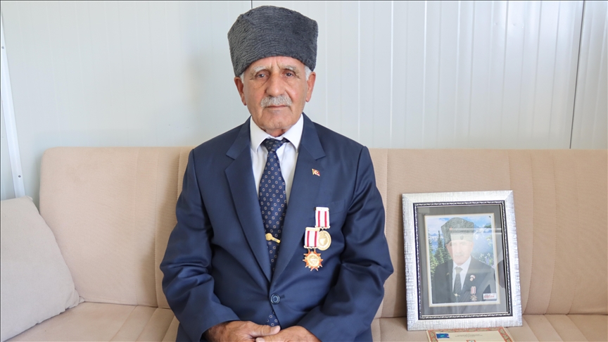 Kıbrıs'a ilk inen paraşütçülerden gazi Yavaş, harekata katılmanın gururunu yaşıyor