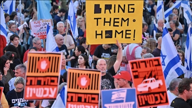 Families of Israeli hostages protest at Tel Aviv airport, demand hostage swap deal