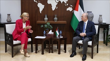 رام الله.. رئيس الوزراء يبحث مع مسؤولة أممية أزمة مساعدات غزة‎