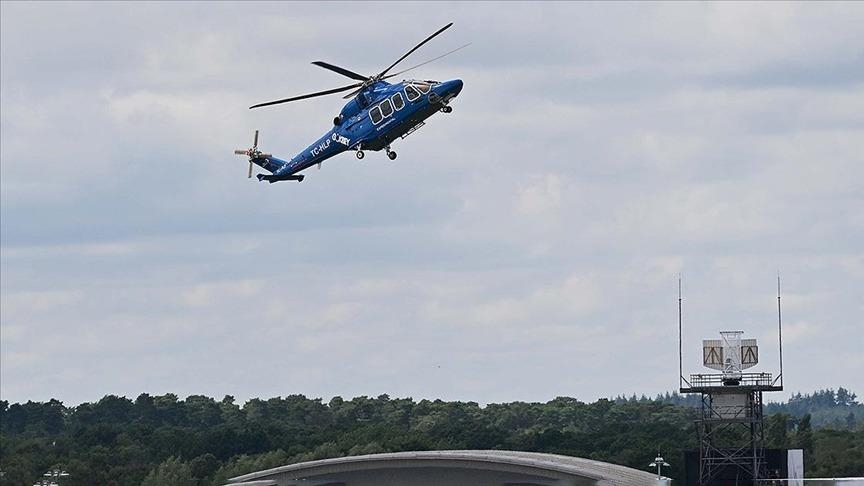 Турецкий вертолет GÖKBEY летает в небесах Англии