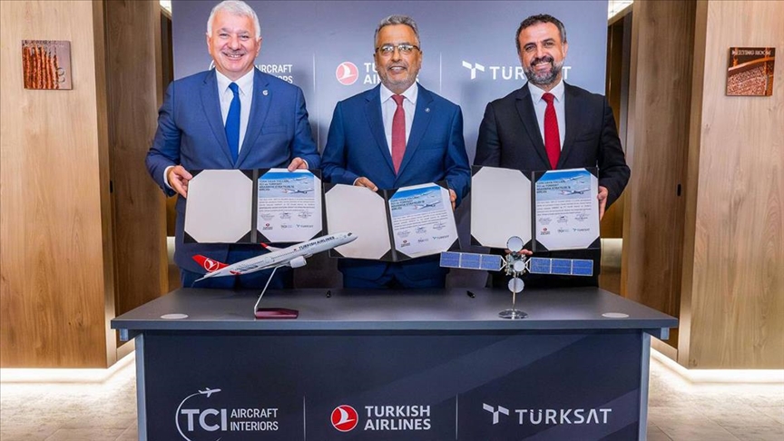 THY uçaklarda ücretsiz internet hizmeti için TÜRKSAT'la anlaşma imzaladı