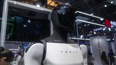 Elon Musk, Tesla'nın gelecek yıl insansı robotları kullanacağını duyurdu