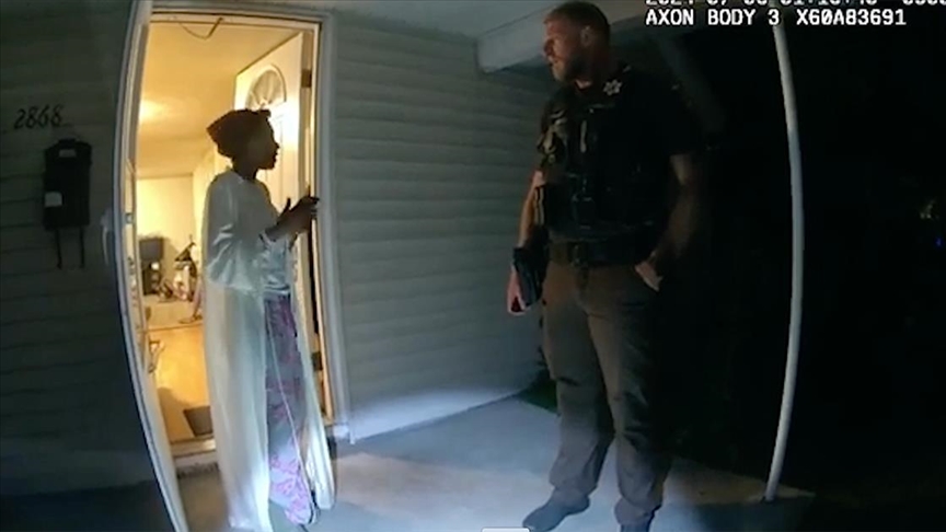 ABD'de siyahi kadın, yardım için evine çağırdığı polis tarafından vuruldu
