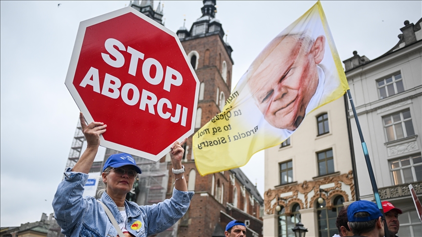 Women's rights groups protest Polish parliament's rejection of changes in abortion laws