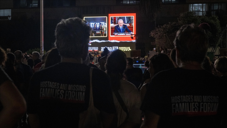 Gazze'deki İsrailli esirlerin yakınları Netanyahu'nun ABD Kongresi'ndeki konuşmasını protesto ederek izledi