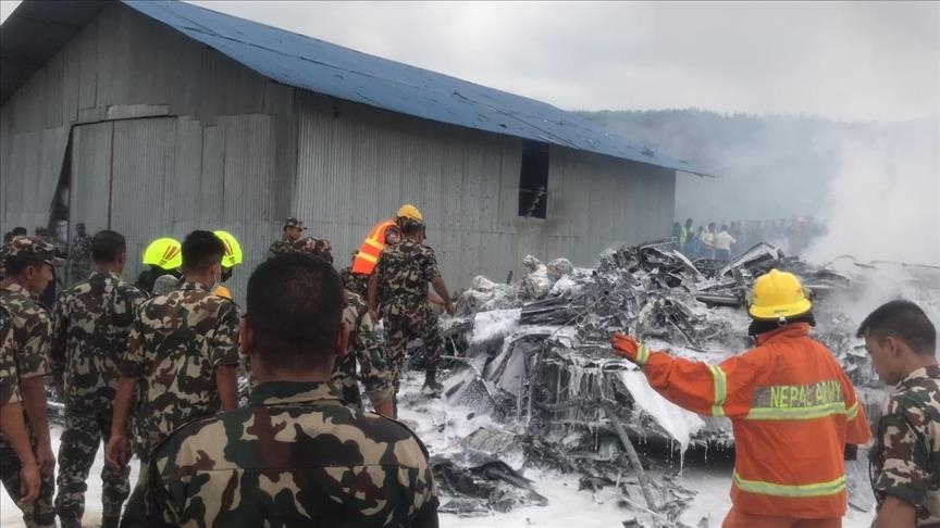 Népal: 18 morts lors du crash d'un avion sur la piste au moment du décollage