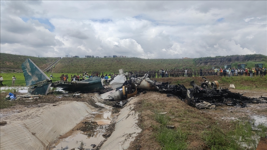 Nepal'de kalkış sırasında pistte kaza yapan uçaktaki 18 kişi öldü