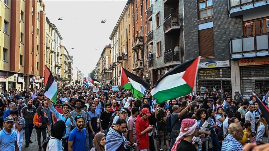 Scores of Czech pro-Palestinian protesters block EU office in Prague