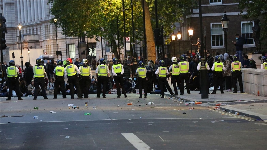 لندن.. مناصرون لفلسطين يغلقون مدخل الخارجية البريطانية