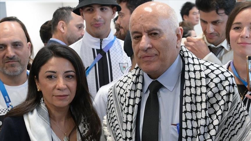 JO Paris 2024 : La délégation Palestinienne acclamée à son arrivée à l'aéroport de Roissy