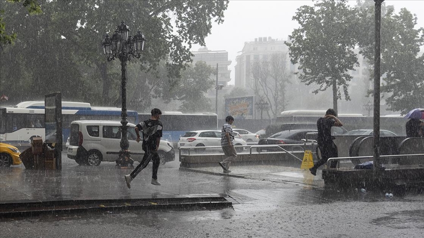 Ankara, İstanbul ve bazı iller için gök gürültülü sağanak uyarısı