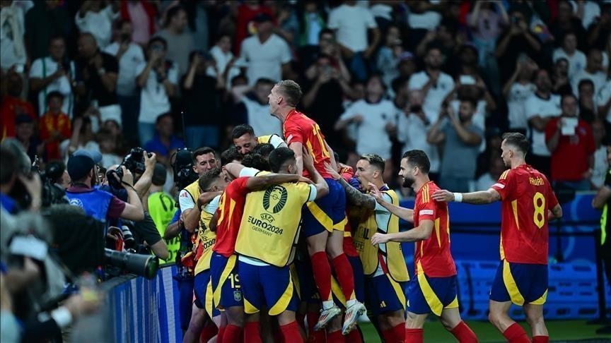 قدم.. برشلونة يبرم أولى صفقاته للموسم الجديد