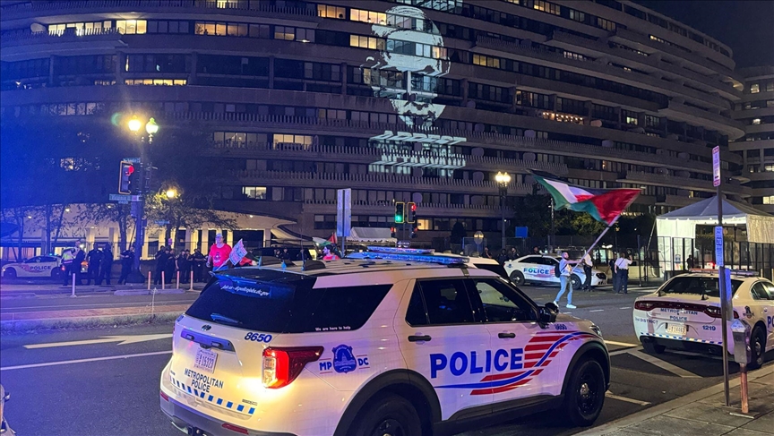 Pro-Palestinian protests continue in front of Netanyahu's hotel