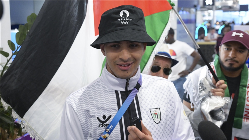 رياضي فلسطيني: فرنسا لا تعترف بدولتنا لكنني سألوح بعلمي في الأولمبياد