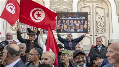 تونس.. مسيرة تطالب بإطلاق سراح "المعتقلين السياسيين"