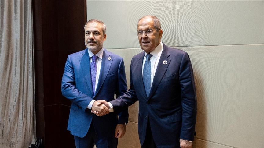 Turkish, Russian foreign ministers discuss bilateral ties, cooperation in energy at ASEAN summit