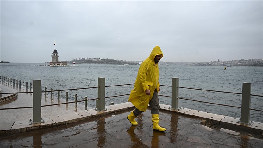 İstanbul'da sağanak geçişlerinin yarın akşama kadar sürmesi bekleniyor