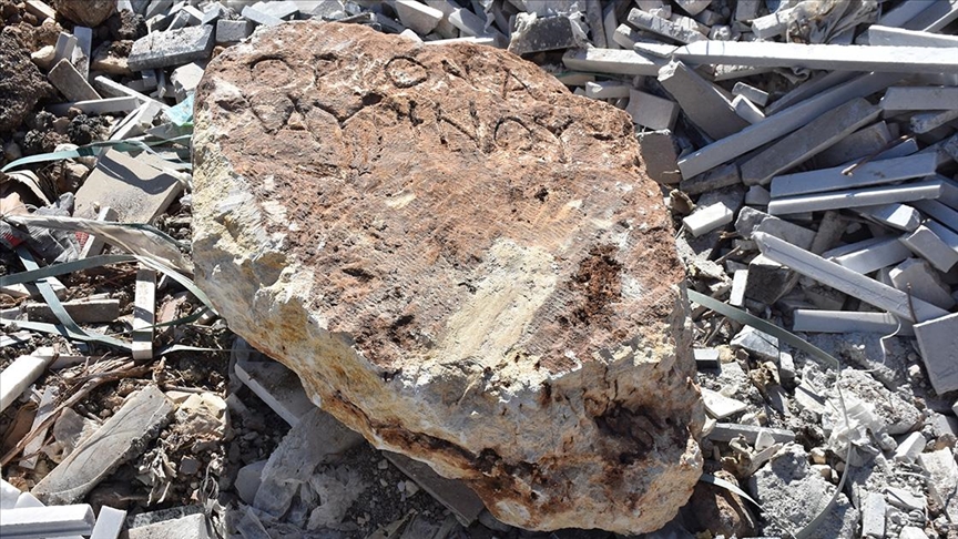 Adıyaman'da alt yapı çalışmaları sırasında Roma dönemine ait sınır taşı bulundu