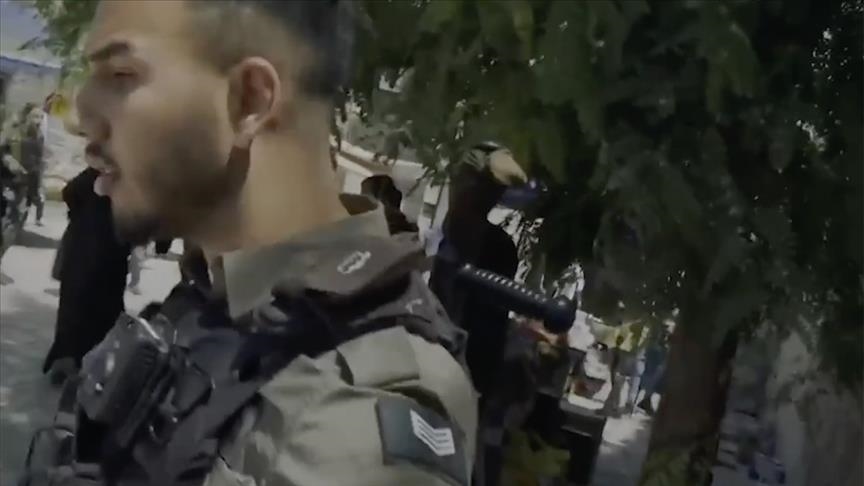Израелската полиција ја нападна екипата на ТРТ додека снимаше како ги тепа Палестинците во Источен Ал Кудс