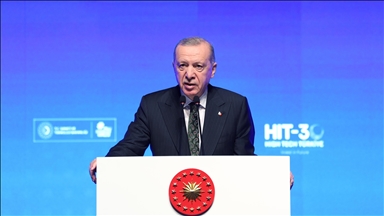 Ердоган: Целиот свет виде како во американскиот Конгрес му се аплаудира на геноциден убиец