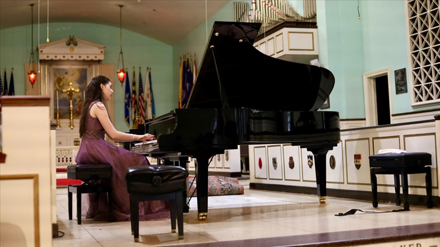 Piyanist İlyun Bürkev, Philadelphia Müzik Festivali'nde iki ödül kazandı