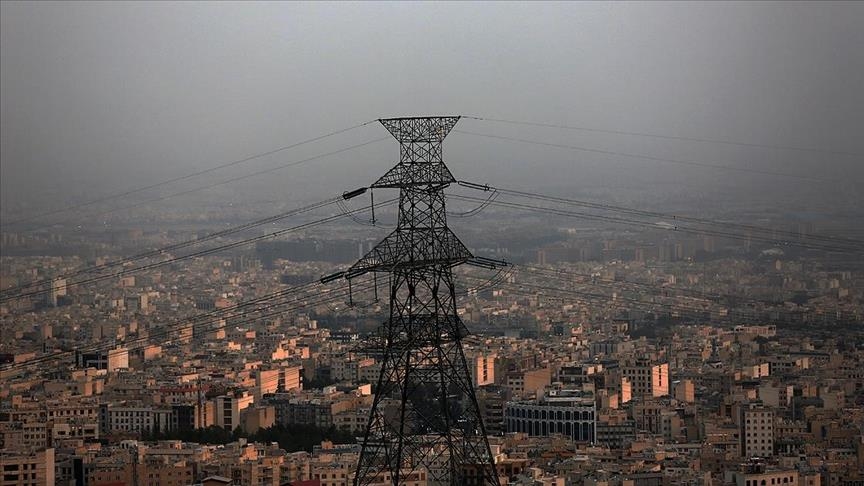 گرمای هوا و کمبود برق در ایران؛ ادارات دولتی و بانک‌ها تعطیل شدند