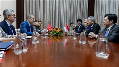 وزير الخارجية التركي يلتقي عددا من نظرائه في لاوس