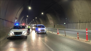 Pendik'te tüneldeki havalandırma fanının düşmesi trafik kazasına neden oldu 