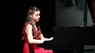 Piyanist İlyun Bürkev, Philadelphia Müzik Festivali'nde iki ödül kazandı