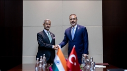 Глава МИД Турции провел встречи с коллегами из Индии и Брунея  