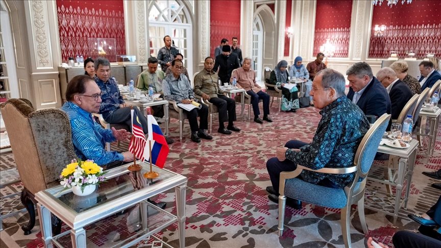 拉夫罗夫和安瓦尔讨论马来西亚加入金砖国家 – Anadolu Ajansı 拉夫罗夫和安瓦尔讨论马来西亚加入金砖国家 – Anadolu Ajansı