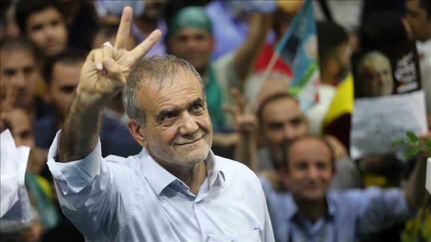 Iran : Masoud Pezeshkian officiellement investi dans ses fonctions de Président par le Guide suprême