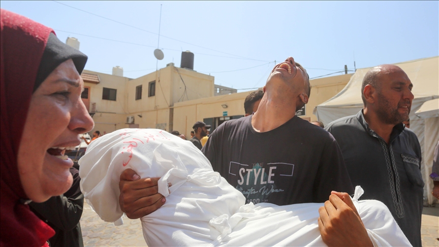 بينهم أطفال.. مقاتلة إسرائيلية تقتل وتجرح فلسطينيين بقصف منزل في غزة