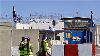 هيئة فلسطينية: 7 محاولات انتحار بسجن عوفر جراء "وحشية السجانين" 