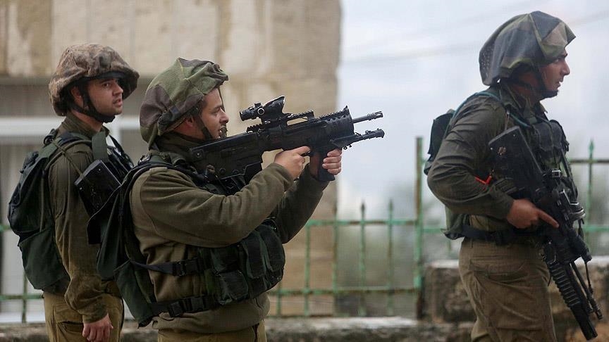 إسرائيليون يقتحمون قاعدة عسكرية احتجاجا على توقيف جنود