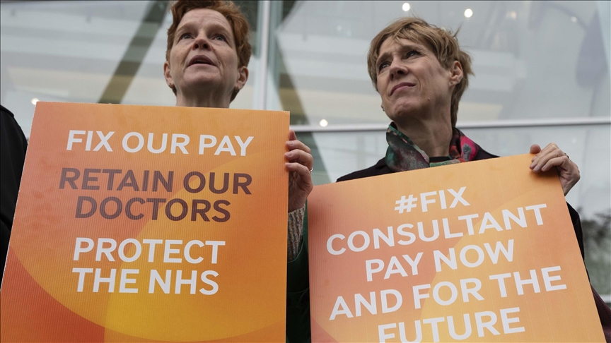 Junior doctors secure 22.3% pay rise in new government deal