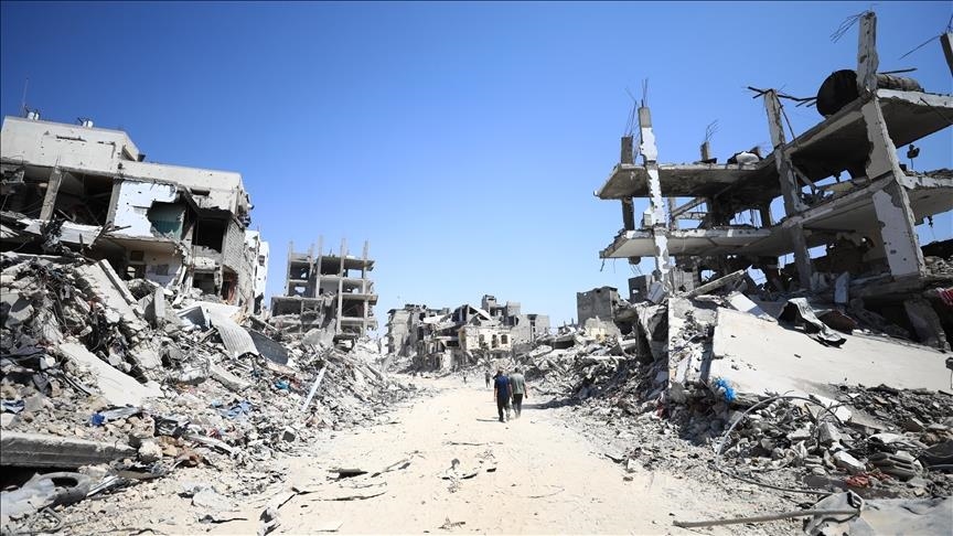 Israeli army launches intensive artillery strikes on Gaza, targets residential buildings