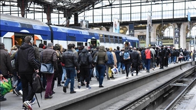 France : tous les trains circulent "normalement", affirme le ministre des Transports