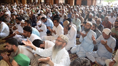 Thousands of Kashmiris pray for rain amid heat wave, dry spell