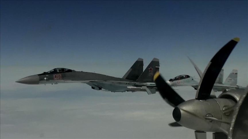 Rusya'ya ait stratejik bombardıman uçakları Japon Denizi üzerinde uçtu